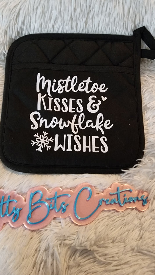 Mistletoe Kisses potholder black